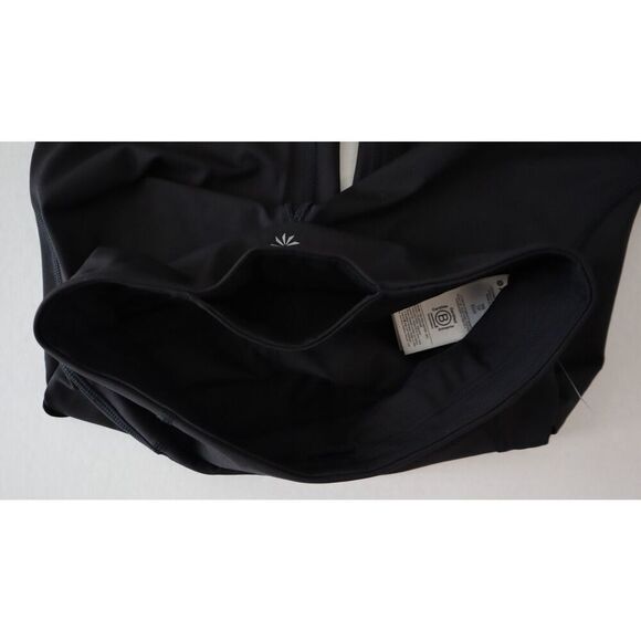 Athleta 987266-00 Women's Sz XS Black Salutation Stash High Rise 7" Shorts - Picture 5 of 14